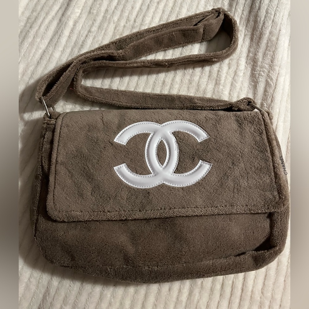 Chanel precision VIP GWP Terry cloth
Brown w/White logo crossbody
Shoulder Bag - Picture 3 of 9